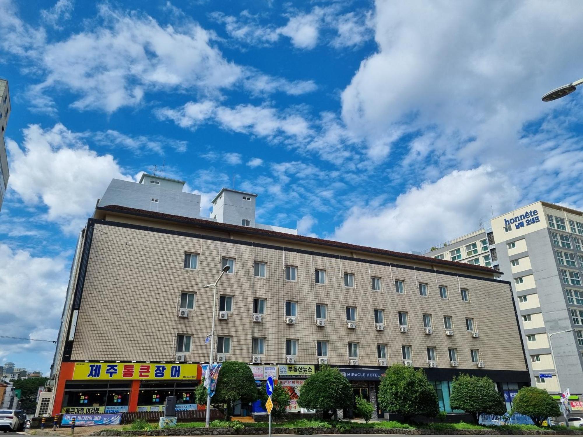 Jeju Miracle Hotel מראה חיצוני תמונה